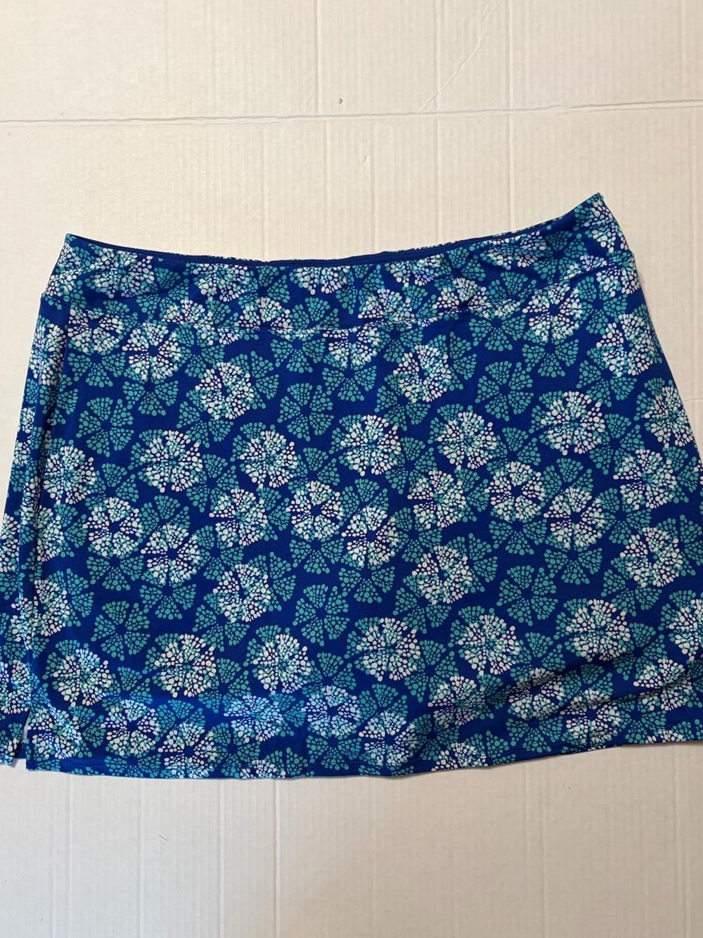 Tranquility by Colorado Clothing Blue Floral Athletic Skort - Size XL